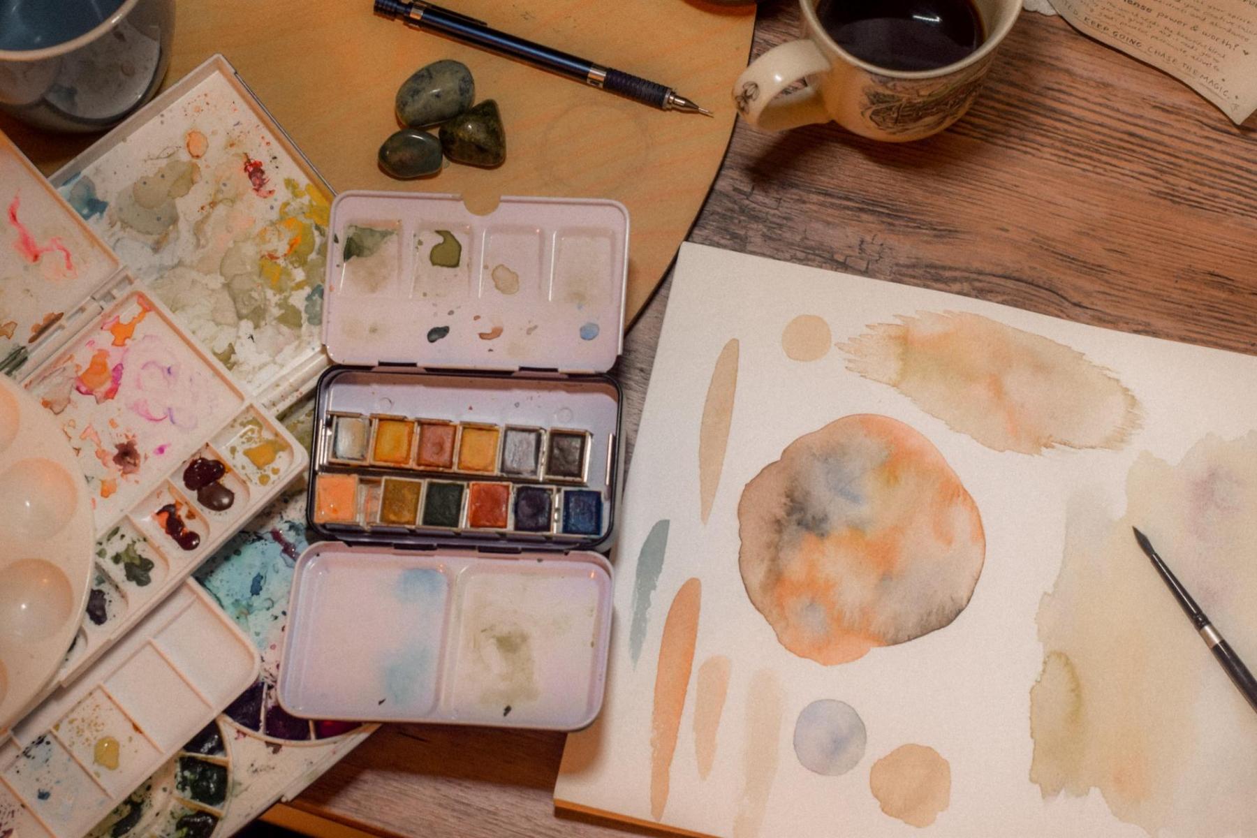 How To Set Up a Watercolor Palette Like A Pro? - Beebly's Watercolor  Painting